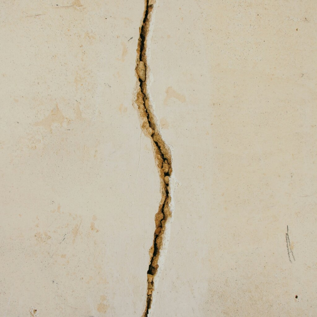 foundation cracks to wall